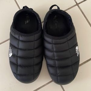 The North Face Womens Thermoball Traction Mules V size 7